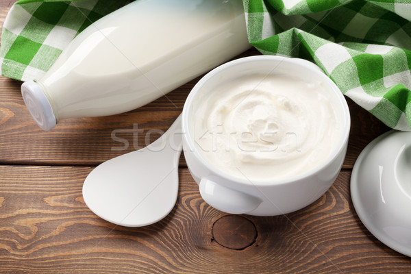 Crema agria leche mesa de madera fondo mesa Foto stock © karandaev