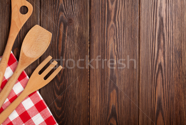 Cozinha cozinhar utensílios mesa de madeira topo ver Foto stock © karandaev