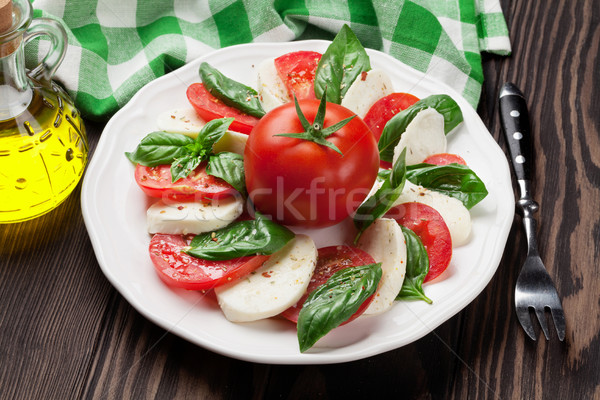 Foto stock: Ensalada · caprese · mozzarella · tomates · albahaca · queso · hierba