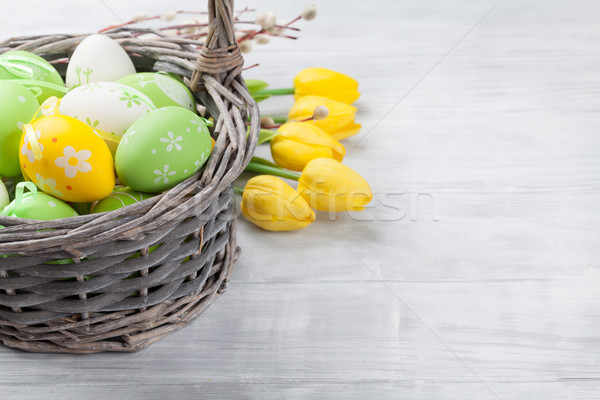 Easter Eggs tulipan kwiaty drewniany stół kartkę z życzeniami przestrzeni Zdjęcia stock © karandaev