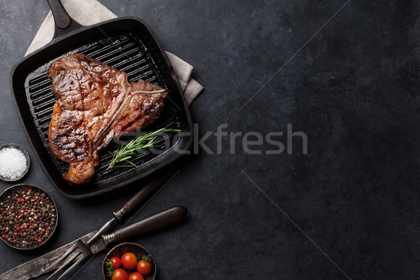 Stek grillowany kamień tabeli górę widoku Zdjęcia stock © karandaev