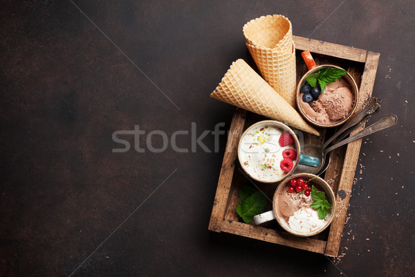 Crème glacée baies bois boîte haut vue [[stock_photo]] © karandaev