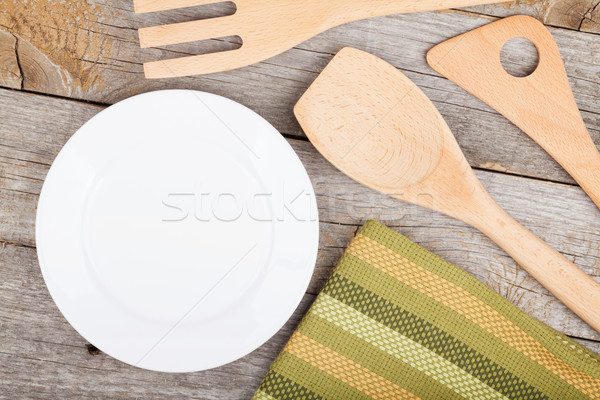 Vuota piatto tavolo in legno alimentare Foto d'archivio © karandaev