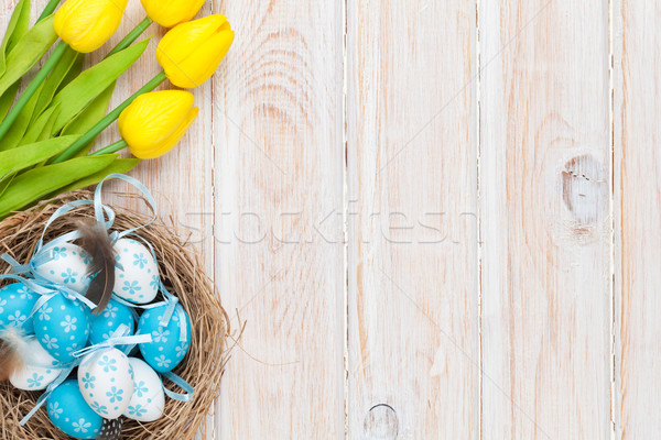 Foto stock: Páscoa · azul · branco · ovos · ninho · amarelo