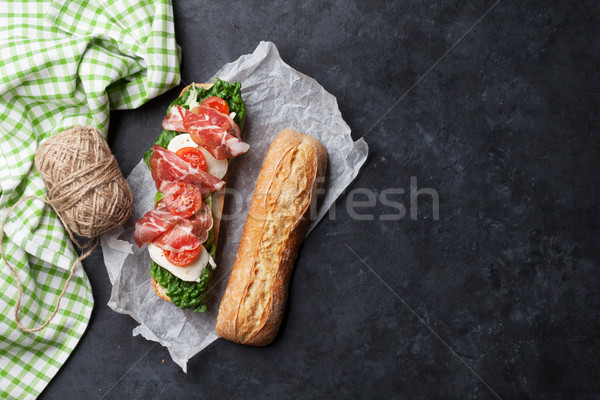 Foto stock: Sanduíche · salada · prosciutto · queijo · pedra