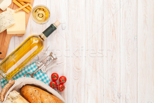 Imagine de stoc: Vin · alb · brânză · pâine · alb · masa · de · lemn · top