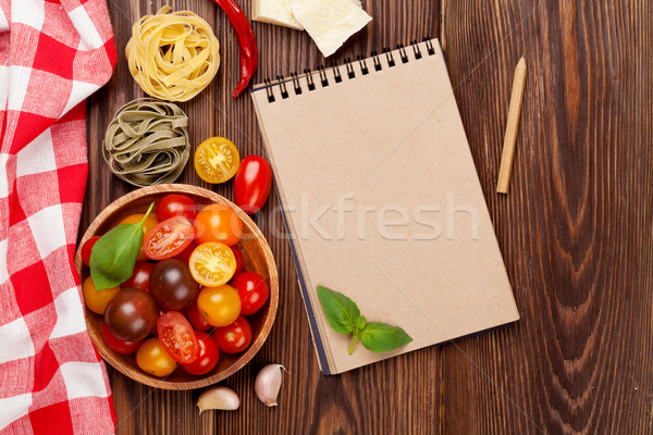 意大利菜 烹飪 主料 麵食 蔬菜 香料 商業照片 © karandaev
