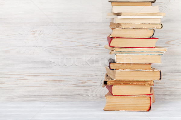 [[stock_photo]]: Vieux · livres · bois · mur · école