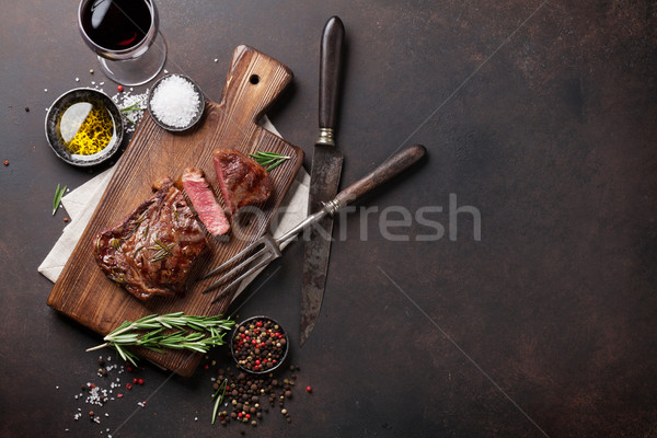 Gegrild biefstuk rode wijn kruiden specerijen top Stockfoto © karandaev