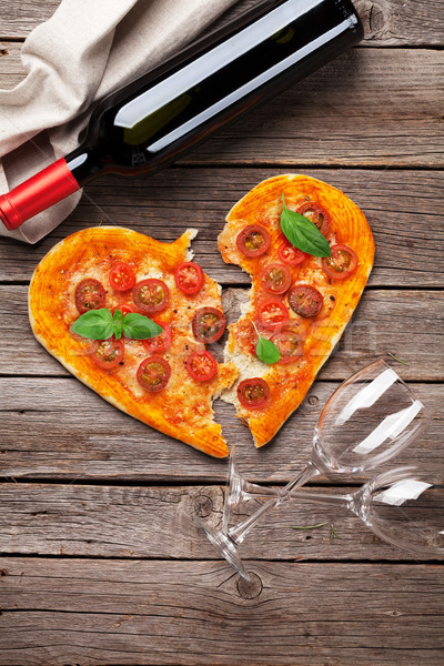 商業照片: 心臟 · 比薩 · 蕃茄 · 無鹽乾酪 · 紅葡萄酒