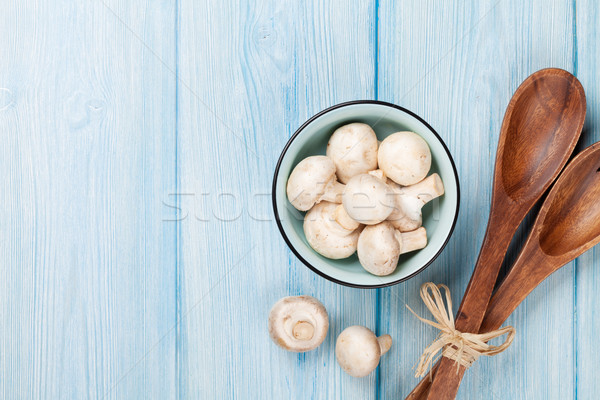 Fraîches champignon champignons bleu table en bois espace de copie Photo stock © karandaev