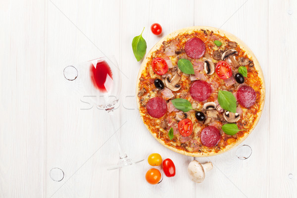 Foto d'archivio: Italiana · pizza · pepperoni · pomodori · olive · basilico