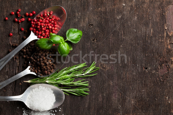 Foto stock: Hierbas · especias · mesa · de · madera · superior · vista · espacio · de · la · copia