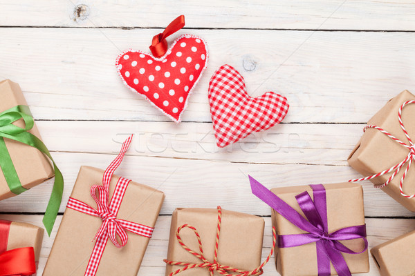 Stok fotoğraf: Sevgililer · günü · oyuncak · kalpler · hediye · kutuları · ahşap · masa · ahşap
