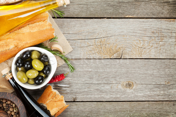 Italienisches Essen Vorspeise Oliven Brot Gewürze Holztisch Stock foto © karandaev