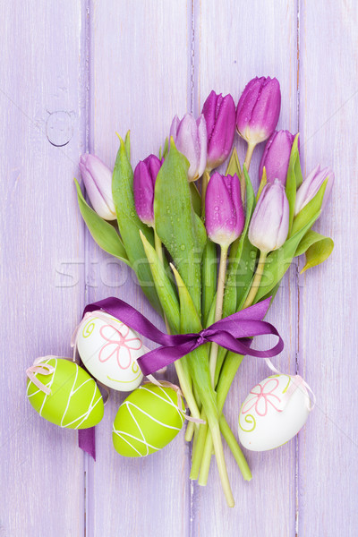 Roxo tulipa buquê ovos de páscoa topo ver Foto stock © karandaev