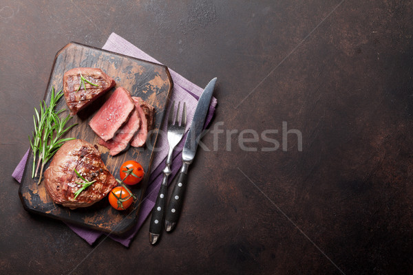 Alla griglia filetto bistecca tagliere top view Foto d'archivio © karandaev