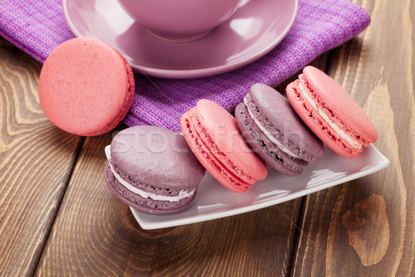 Colorido macaron cookies taza café mesa de madera Foto stock © karandaev