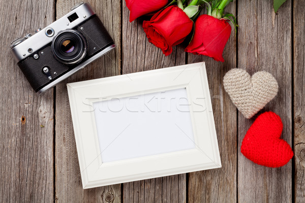 Valentin nap rózsák fényképkeret szívek retro kamera Stock fotó © karandaev