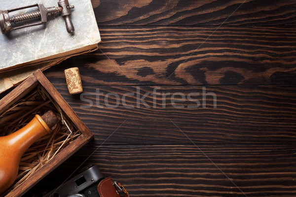 ретро таблице Vintage камеры книгах бутылку вина Сток-фото © karandaev