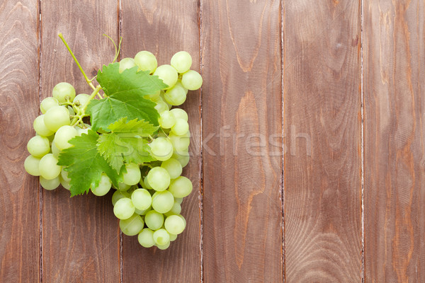 Foto stock: Monte · uvas · mesa · de · madeira · cópia · espaço · comida · vinho