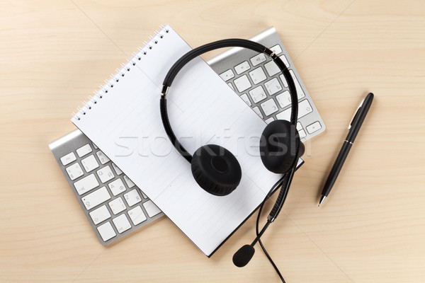 Hoofdtelefoon call center leggen toetsenbord tabel Stockfoto © karandaev