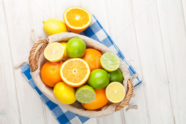 Stok fotoğraf: Narenciye · meyve · sepet · portakal · limon · ahşap · masa