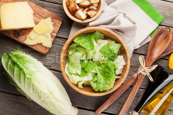 Vers gezonde caesar salade koken houten tafel top Stockfoto © karandaev