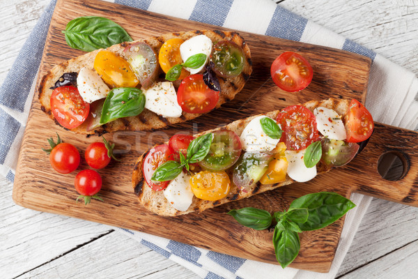 Stockfoto: Bruschetta · tomaten · mozzarella · basilicum · kerstomaatjes