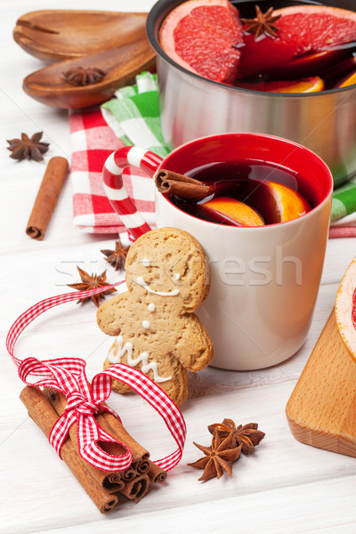 Christmas wina gingerbread man biały drewniany stół żywności Zdjęcia stock © karandaev