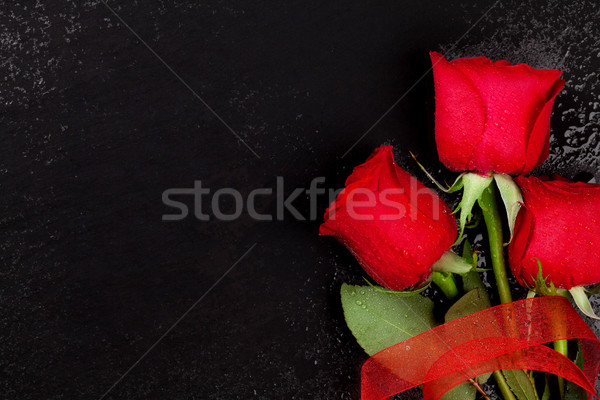 Zdjęcia stock: Red · roses · czarny · kamień · górę · widoku · kopia · przestrzeń