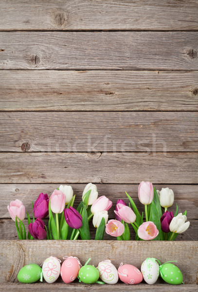Stock fotó: Húsvéti · tojások · színes · tulipánok · virágcsokor · fából · készült · fal