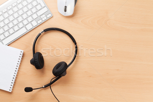 耳機 呼叫中心 支持 個人計算機 表 商業照片 © karandaev