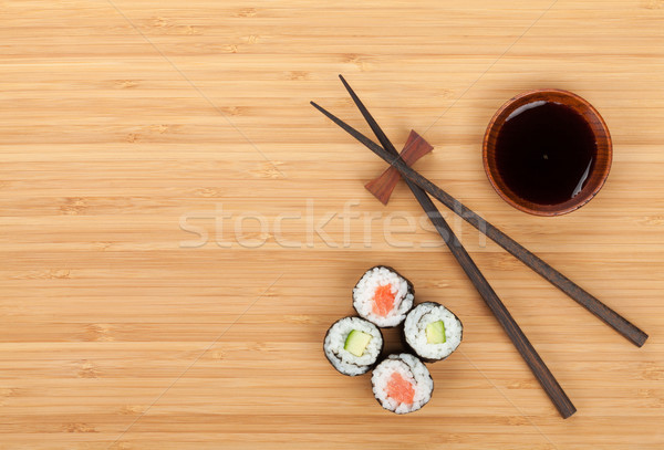 Sushi ayarlamak Çin yemek çubukları soya sosu bambu tablo Stok fotoğraf © karandaev