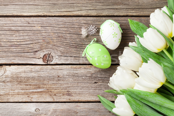 Foto stock: Huevos · de · Pascua · blanco · tulipanes · mesa · de · madera · espacio · Pascua