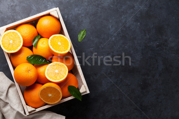 Stok fotoğraf: Taze · turuncu · meyve · kutu · ahşap · taş