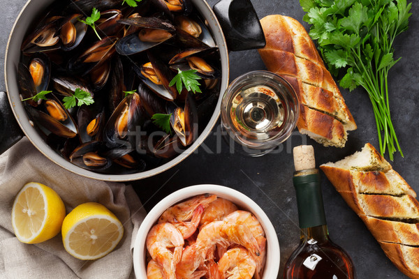 Mussels, prawns and white wine Stock photo © karandaev