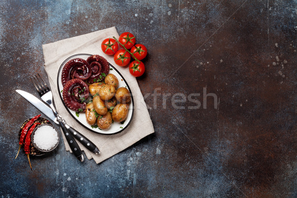 Stock foto: Gegrillt · Tintenfisch · wenig · Kartoffeln · Kräuter · Gewürze