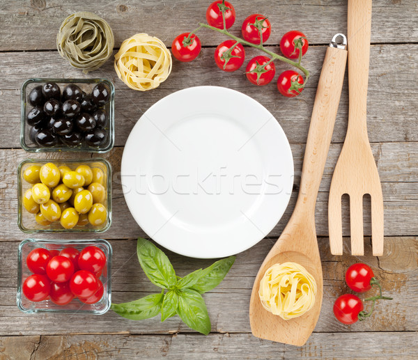 Vazio prato mesa de madeira frutas utensílios macarrão Foto stock © karandaev