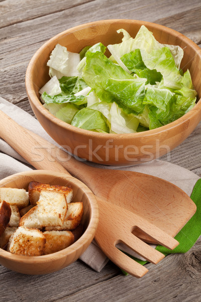 Vers gezonde caesar salade koken houten tafel voedsel Stockfoto © karandaev