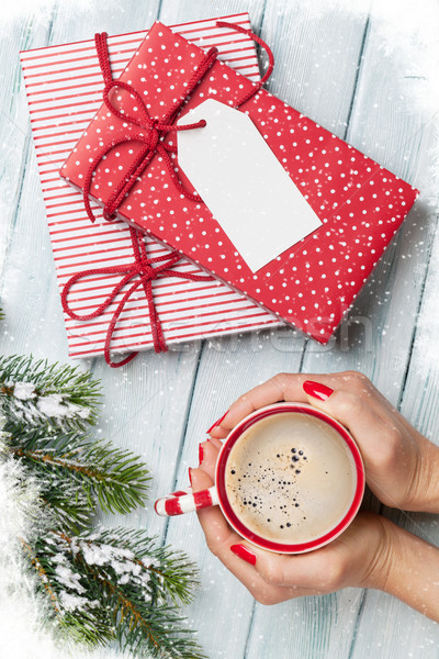 ストックフォト: 女性 · 手 · コーヒーカップ · クリスマス · ギフトボックス