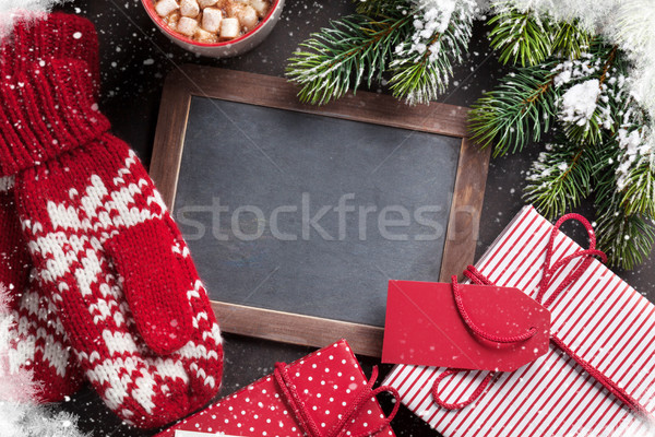 Сток-фото: Рождества · подарок · варежки · доске