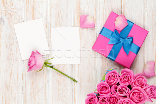 Stok fotoğraf: Sevgililer · günü · hediye · kutusu · tok · pembe · güller · iki