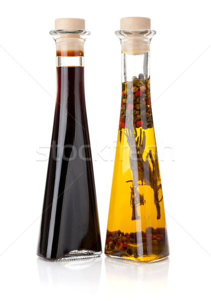 Zeytinyağı sirke şişeler yalıtılmış beyaz gıda Stok fotoğraf © karandaev