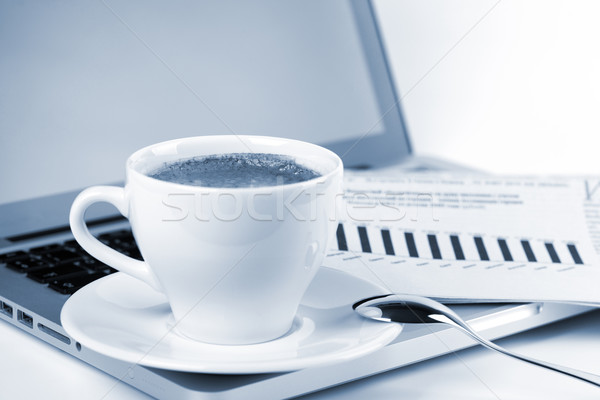 Cappuccino Tasse Laptop Zeitung blau Business Stock foto © karandaev