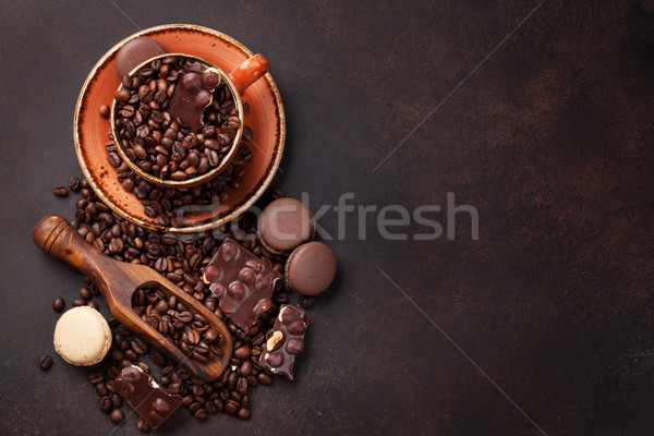 Foto stock: Xícara · de · café · feijões · chocolate · pedra · topo · ver