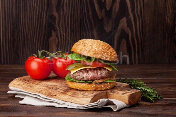 Gustos gratar Burger gătit carne de vită Imagine de stoc © karandaev