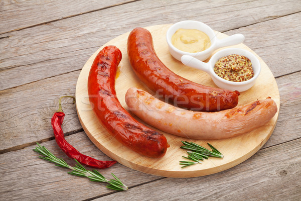 A la parrilla salchichas tabla de cortar fondo Foto stock © karandaev