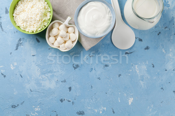 Piatră tabel frisca lapte brânză Imagine de stoc © karandaev