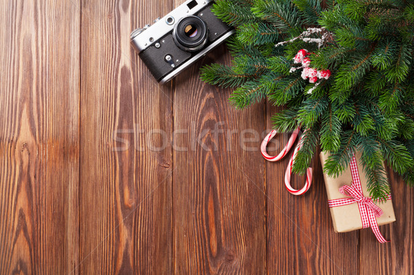 聖誕樹 支 禮物 相機 禮品盒 木桌 商業照片 © karandaev